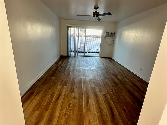 2nd image of 21133 Saticoy St #9
