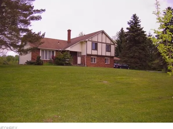 12245 Sperry Rd, Chesterland, OH 44026