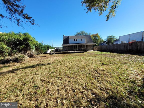 4th image of 17 W Maple Ave