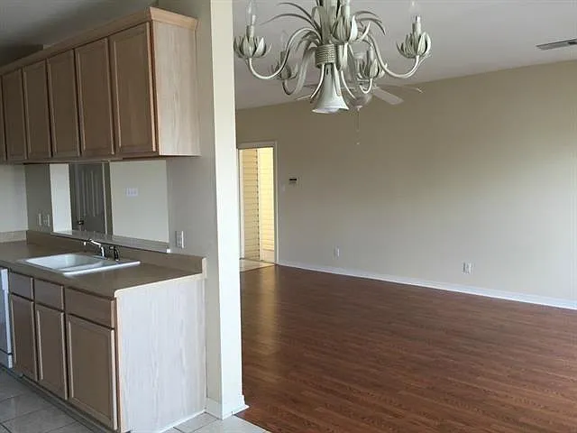 2 bed, 2.0 bath, 1100 sqft, $1,350 — Photo 4