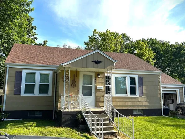 403 W 14th St, Lamar, MO 64759