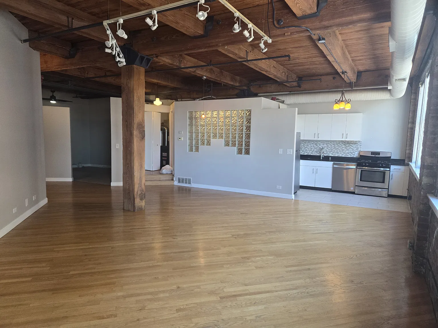 1 bed, 1012 sqft, $2,495 — Photo 4