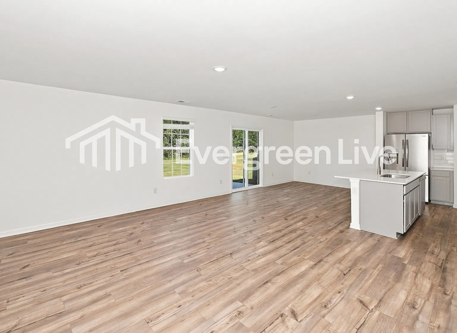 4 bed, 2.5 bath, 1956 sqft, $1,895 — Photo 3