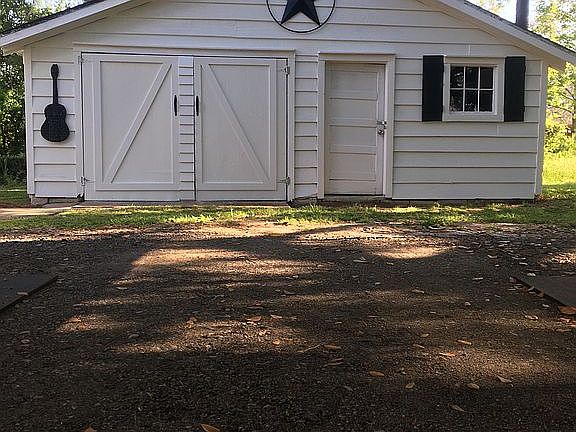 Shop/Garage