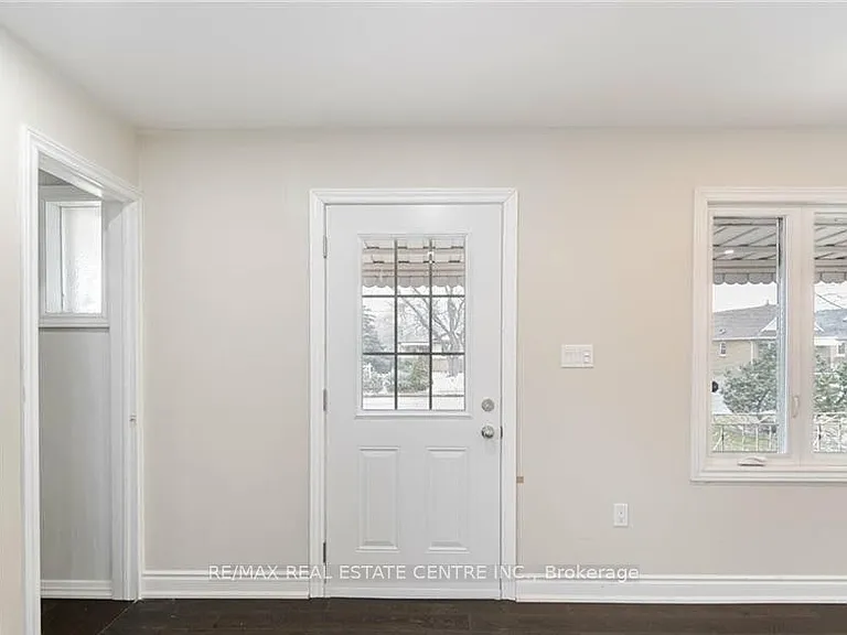 364 E 14th St #UPPER FLOOR ONLY — Photo 6