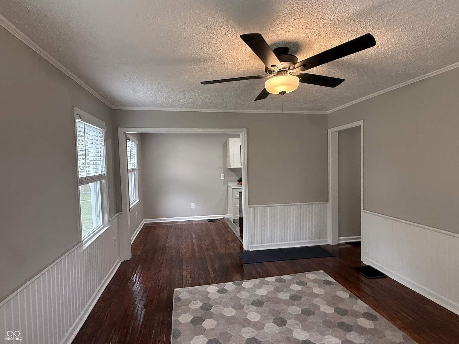 3 bed, 1.0 bath, 864 sqft, $1,450 — Photo 3