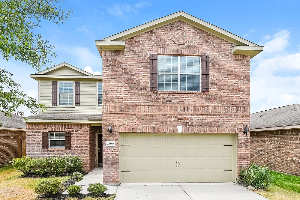 5 bed, 2.5 bath, 2605 sqft, $2,735 — Photo 1
