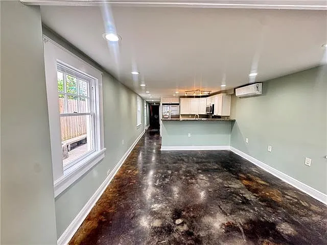2 bed, 1.0 bath, 834 sqft, $1,350 — Photo 2
