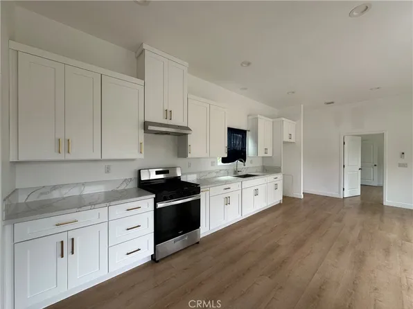 1231 Oak St, Santa Ana, CA 92707