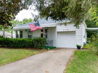 3116 Cleveland Ave, Saint Joseph, MI 49085