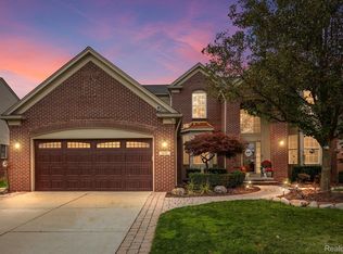 1636 Blushing Dr, Rochester Hills, MI 48307