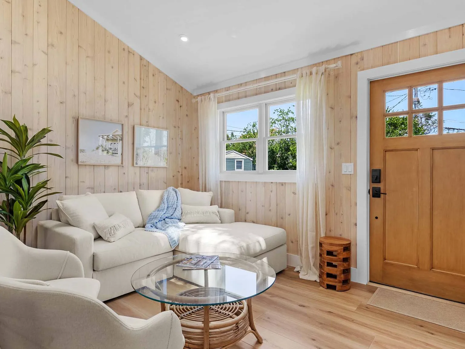 Renovated cottage with private beach access — Photo 2