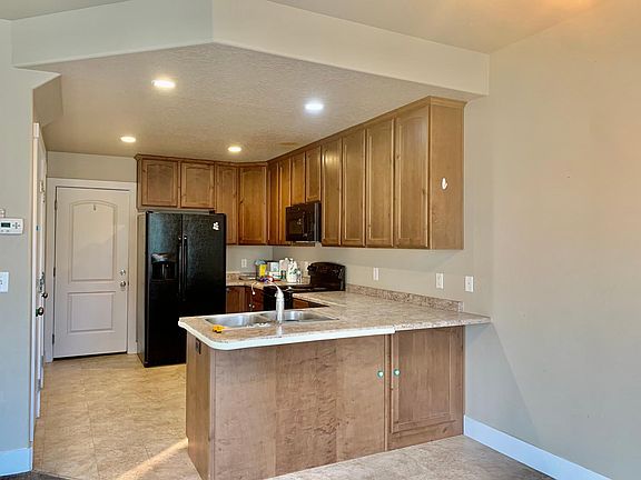 4th image of 3239 W Manor View Dr