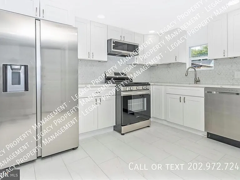 903 Minna Ave #B — Photo 16