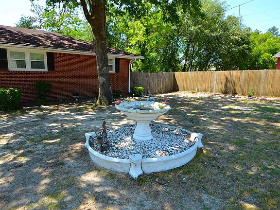 3rd image of 7612 Pinedale Dr