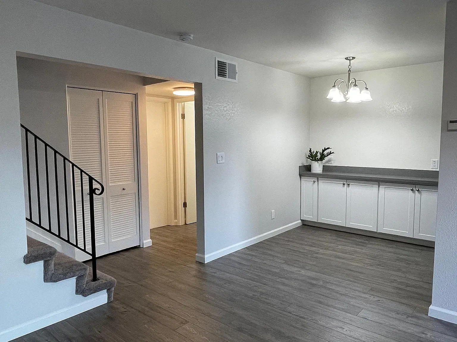 4 bed, 2.5 bath, 1328 sqft, $3,600 — Photo 4
