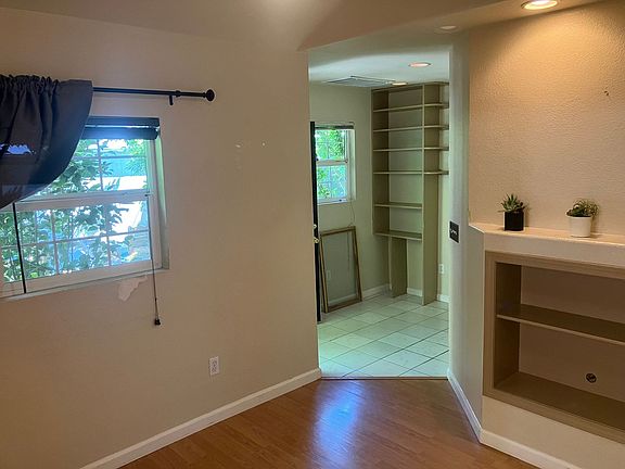 5th image of 213 Dillon Ave #B