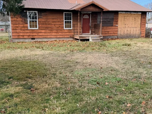 817 N 4th St, Okemah, OK 74859