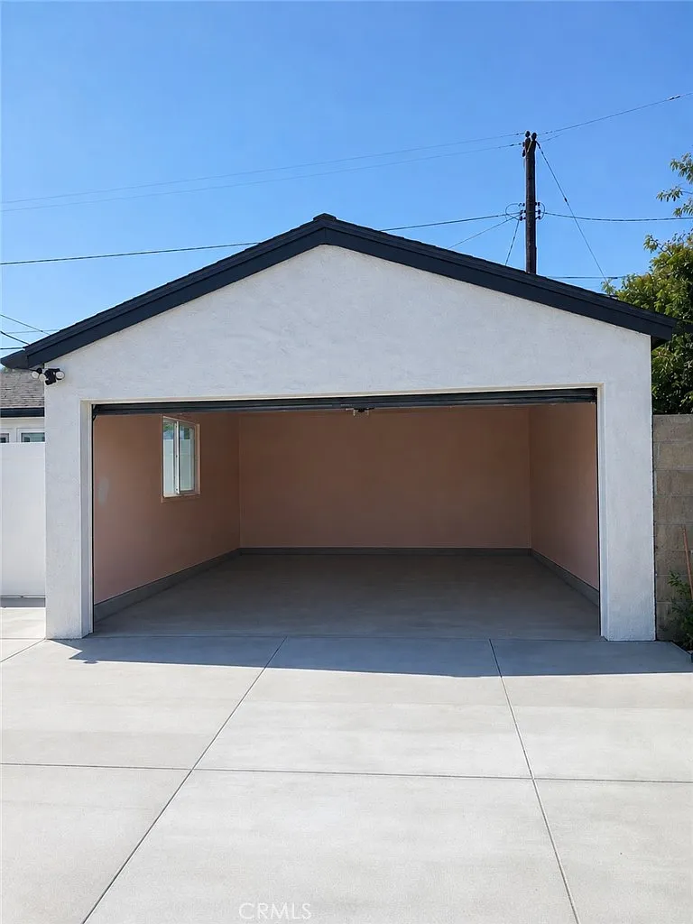 3 bed, 1214 sqft, $3,695 — Photo 2