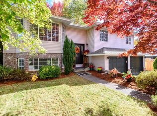 2043 Valley View Dr, Courtenay, BC V9N 8M4