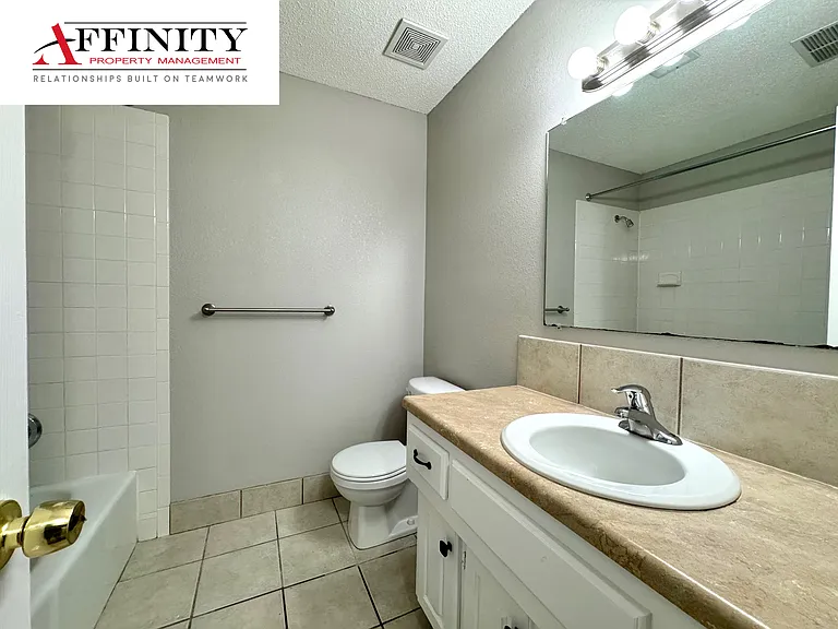 11423-11429 E 71st St #11427 — Photo 8