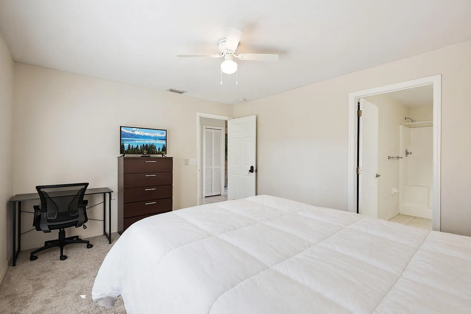 2 bed, 2.0 bath, 975 sqft, $1,399 — Photo 3