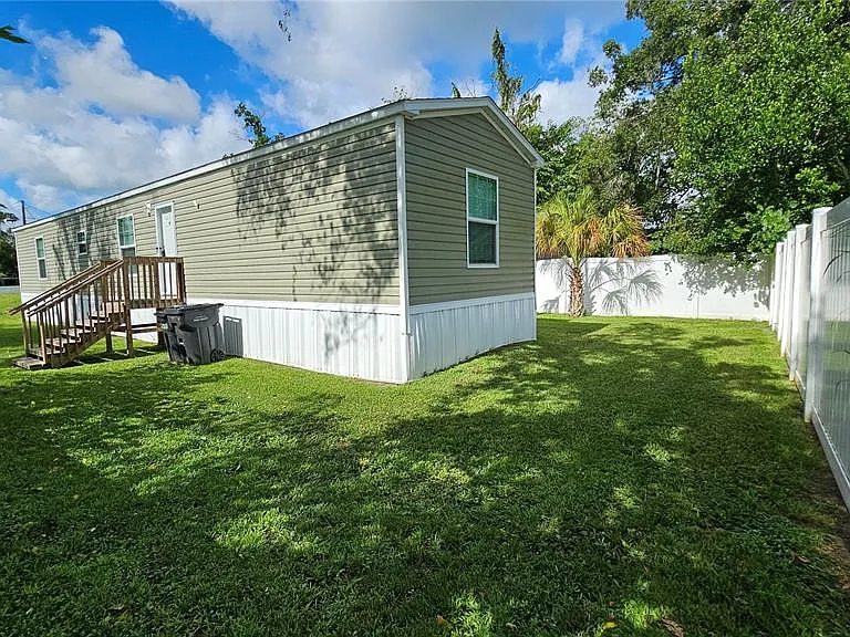1831 Ruby St — Photo 32