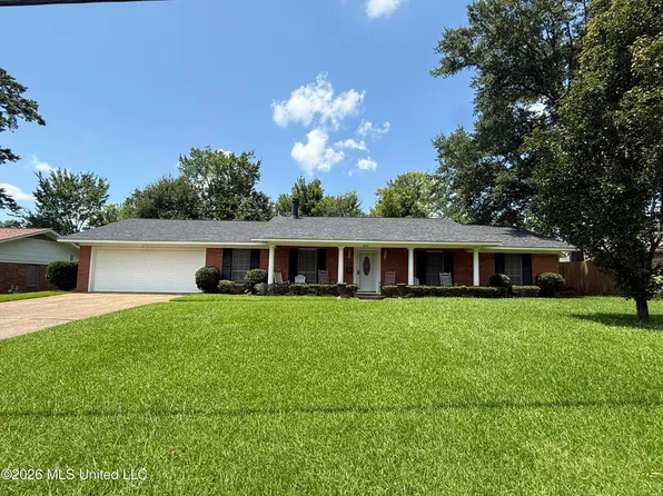 1842 Lake Trace Dr, Jackson, MS 39211