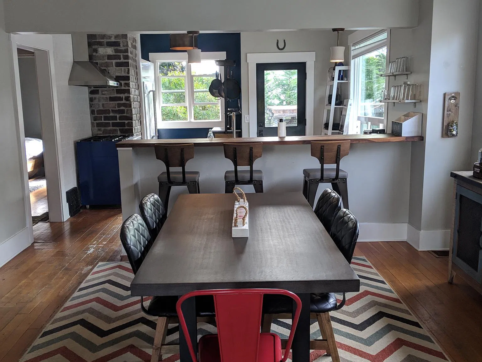 4 bed, 2350 sqft, $4,900 — Photo 3