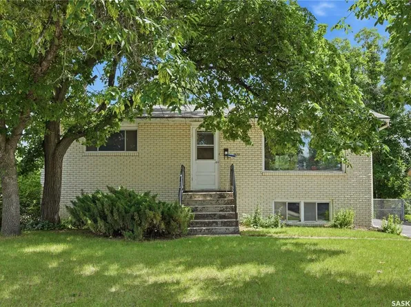 1632 9th AVENUE N, Saskatoon, SK S7K 3A1