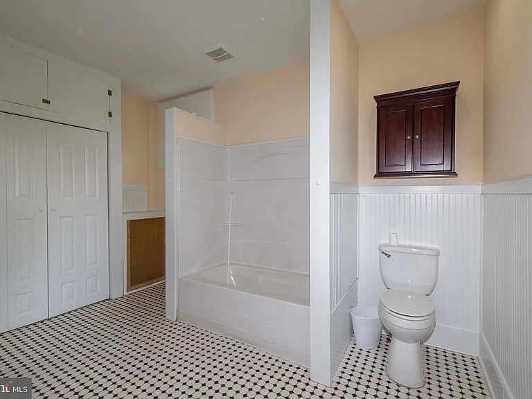 222 W Main St — Photo 42