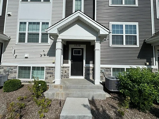 2 bed, 2.5 bath, 1579 sqft, $2,795 — Photo 1