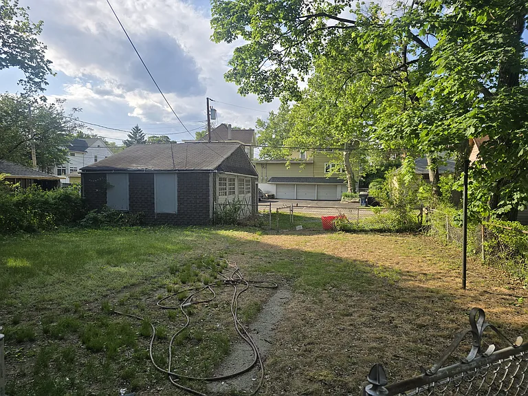 231 Thomson Ave #1 — Photo 5