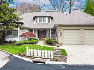 8 Hampton Ln, Cincinnati, OH 45208