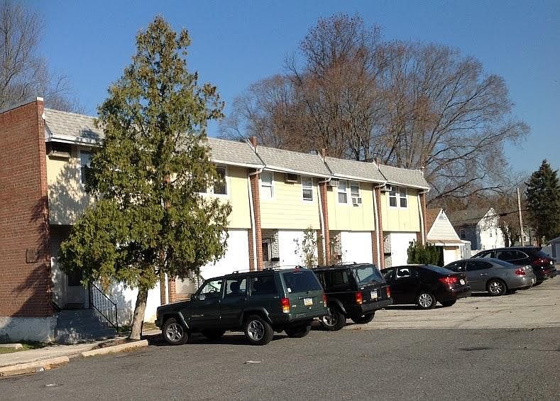 2nd image of 13 Greenhill Rd