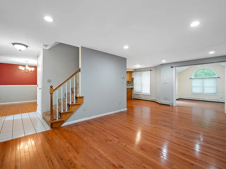 4 Nightingale Dr — Photo 5