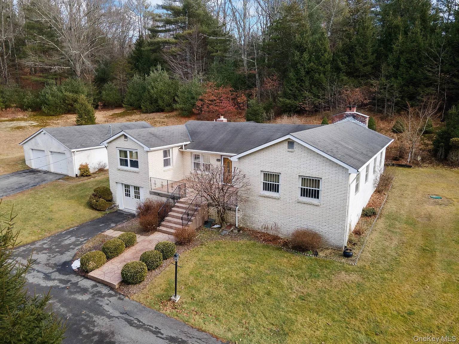 3 bed, 1.0 bath, 1756 sqft, $2,900 — Photo 3