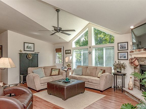 2nd image of 671 Duck Lake Dr SE