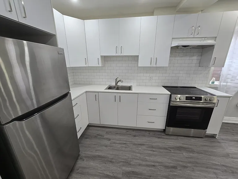 300 Balmoral Ave N #1 — Photo 3