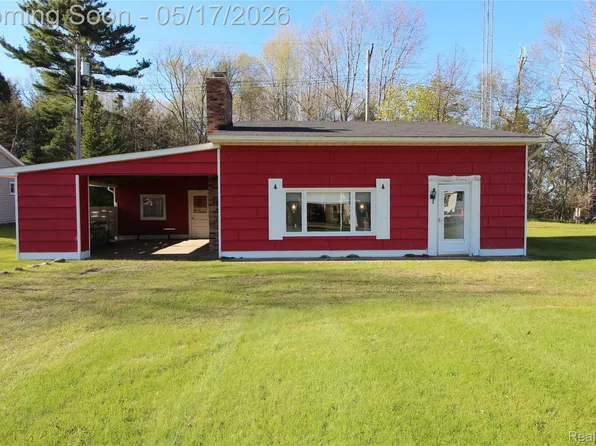 6405 Brookside Dr, Deckerville, MI 48427