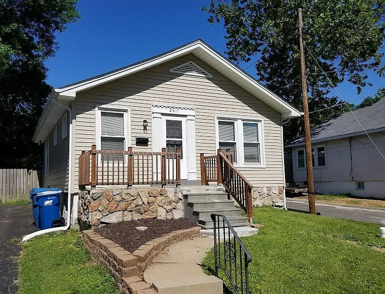 2411 Wallis Ave — Photo 1