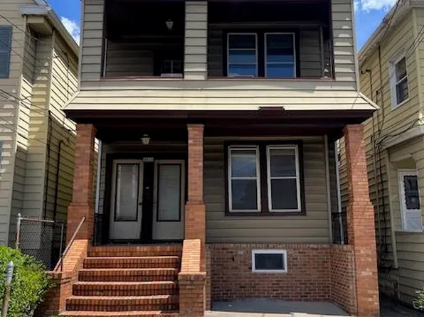 83 W 55th St, Bayonne, NJ 07002
