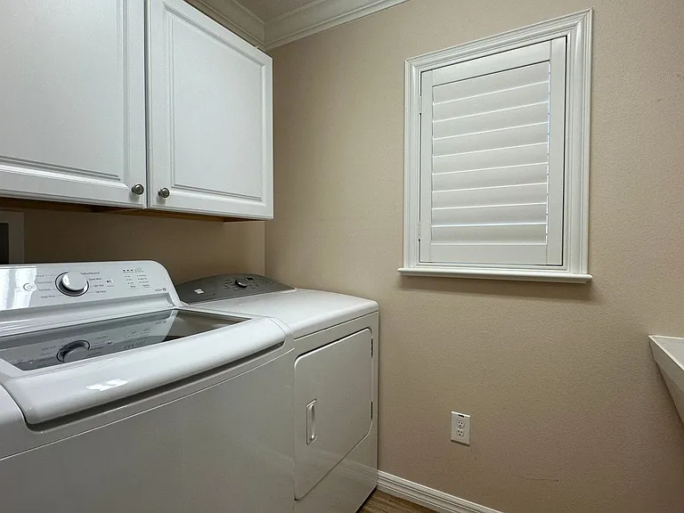 724 Yager Ln — Photo 5