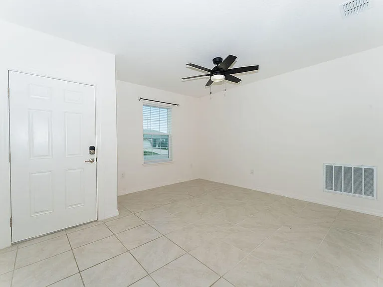 138 SW Carter Ave — Photo 23