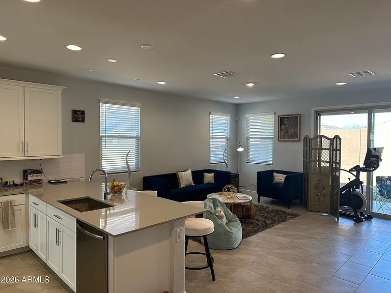 8908 W Solano Dr — Photo 4