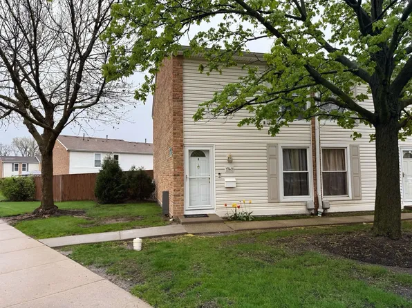 1740 Ardwick Dr, Hoffman Estates, IL 60169