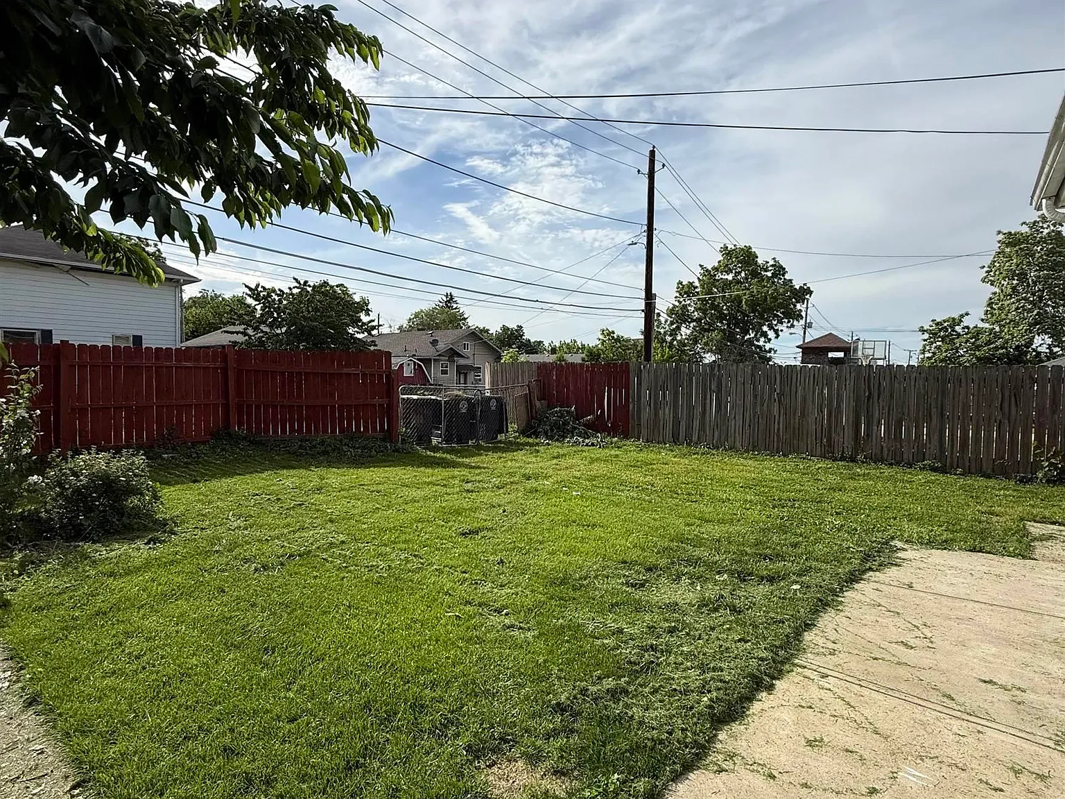 4 bed, 2.0 bath, 2272 sqft, $1,800 — Photo 4