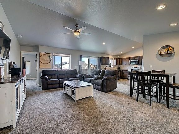3rd image of 3019 Candice Ln
