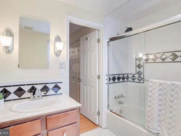 1604 S Hanover St — Photo 11