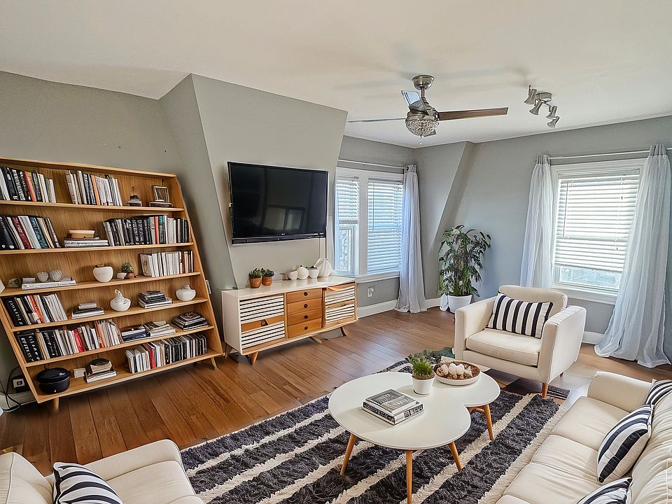 LIVING ROOM (STAGED)